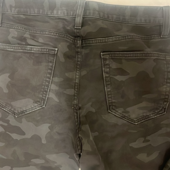 Camouflage Pants by Banana Republic - Picture 4 of 5